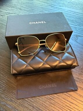 CHANEL Women’s Butterfly Sunglasses
4263-T Lattice Antique Gold